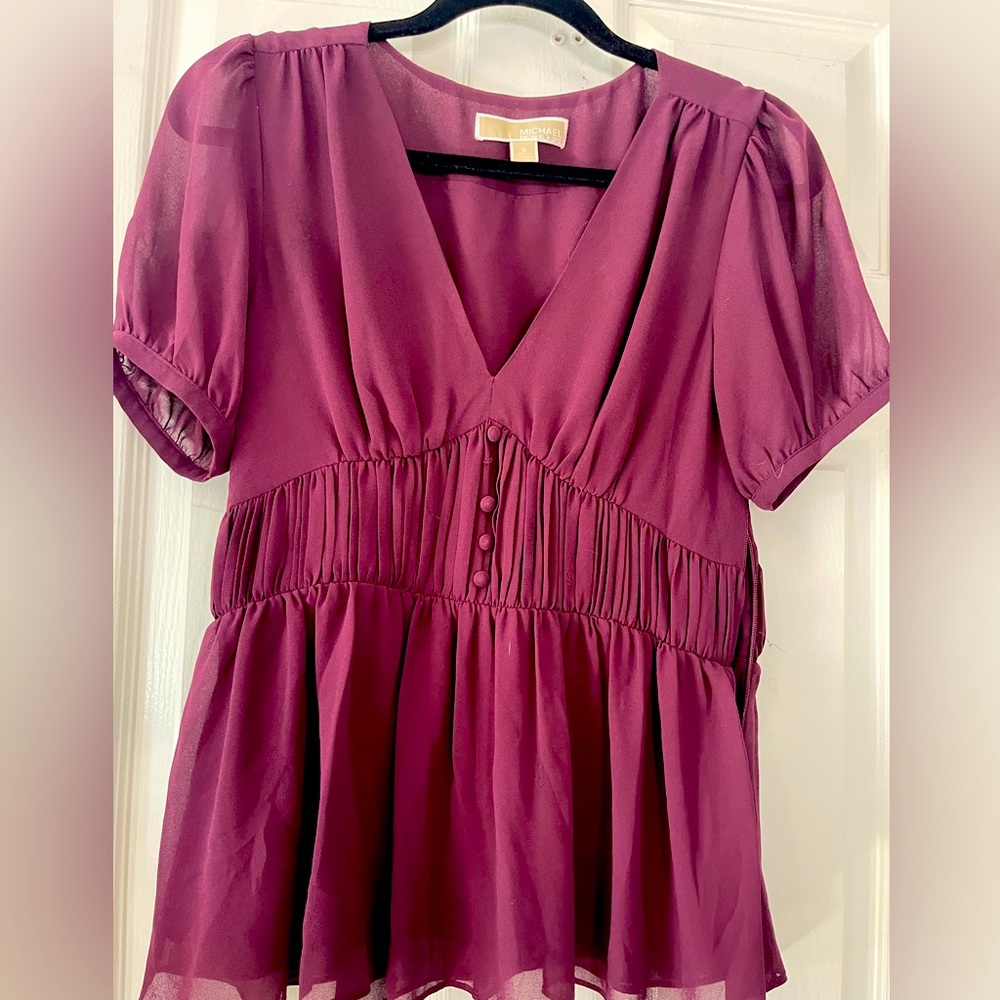 Like new Michael Kors
Women V-neck Blouse, Small size